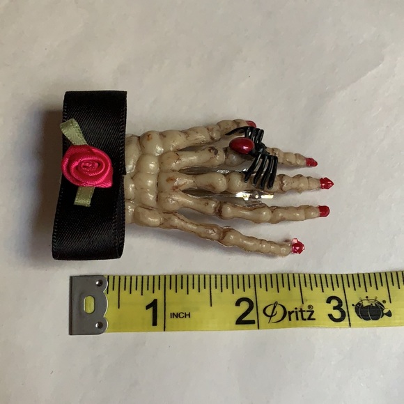 Skeleton hair clip with bow & black widow barrette - Picture 10 of 14
